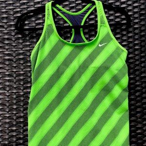 NIKE Dry fit athletic top size large 🎾👟